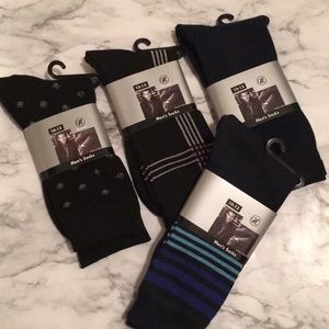 Bundle of 4 Pairs Menโs Socks.